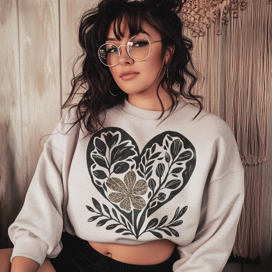 T-Shirt Sweatshirt Hoodie  Boho Floral Heart Western Aesthetic Design Crewneck
