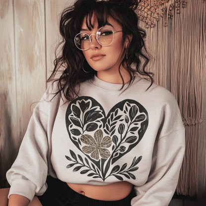 T-Shirt Sweatshirt Hoodie  Boho Floral Heart Western Aesthetic Design Crewneck