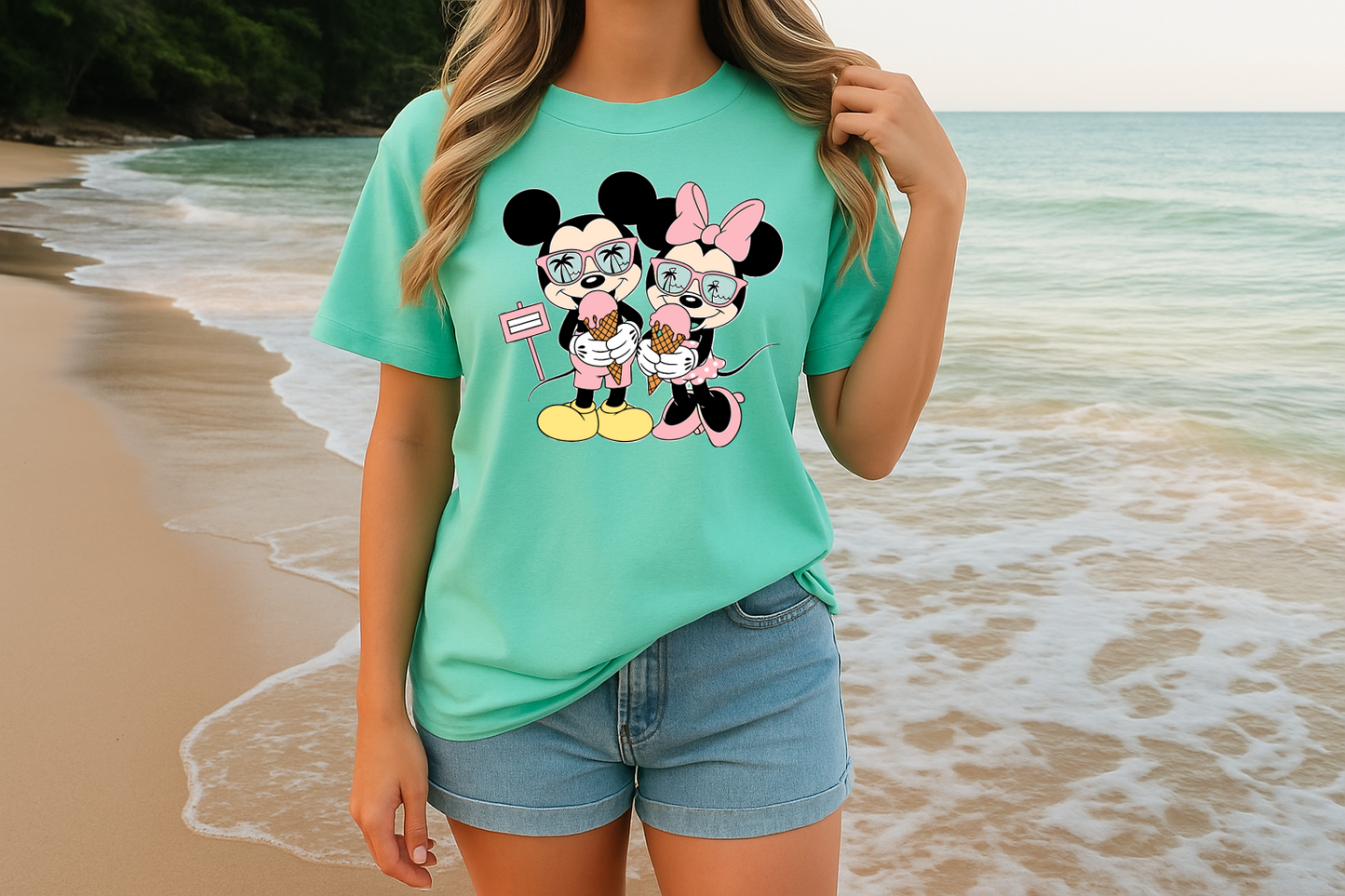 T-Shirt Crewneck Hoody – Cute Cartoon Couple with Ice Cream on Vacation