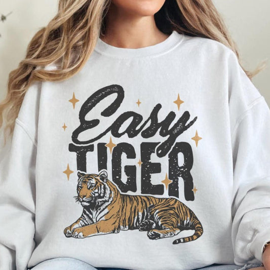 T-Shirt Sweatshirt Crewneck Easy Tiger – Retro Relaxed Wildcat Graphic with Stars)