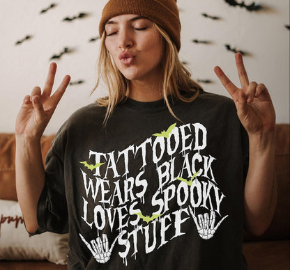 T-Shirt Sweatshirt  Tattooed Wears Black Loves Spooky Stuff – Halloween Gothic