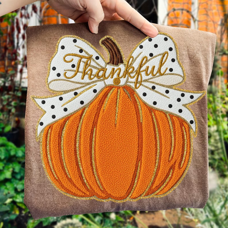 Glitter Thankful Pumpkin – Faux Yarn – Dot Bow Pumpkin