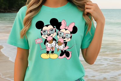 T-Shirt Crewneck Hoody – Cute Cartoon Couple with Ice Cream on Vacation