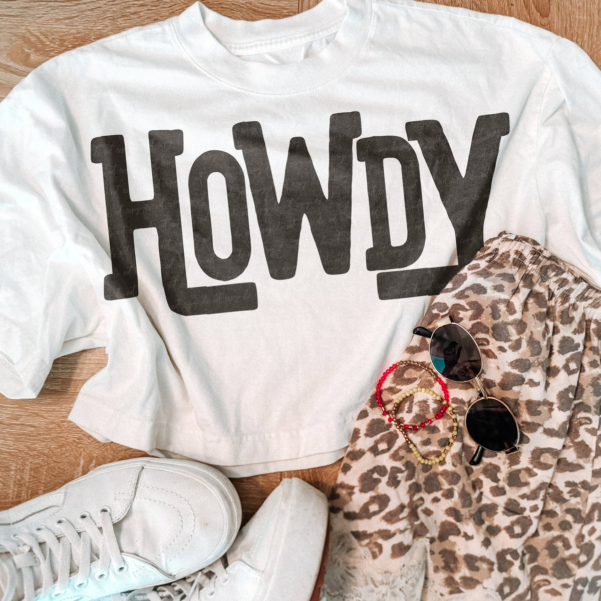Bold HOWDY western lettering